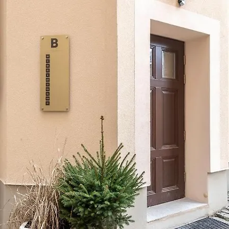 Golden Circles No.2 公寓 *