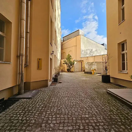 Golden Circles No.2 Apartment