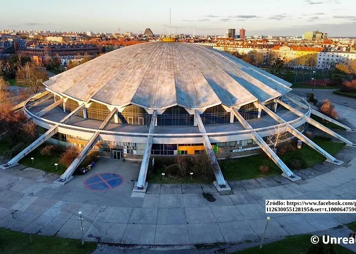 Golden Circles No.2 포즈난